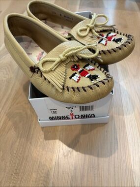 Minnetonka Tan Beaded Fringe Moccasins